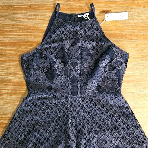 3 for $20.💸 Grey Lace Mini Dress. - Picture 8 of 9